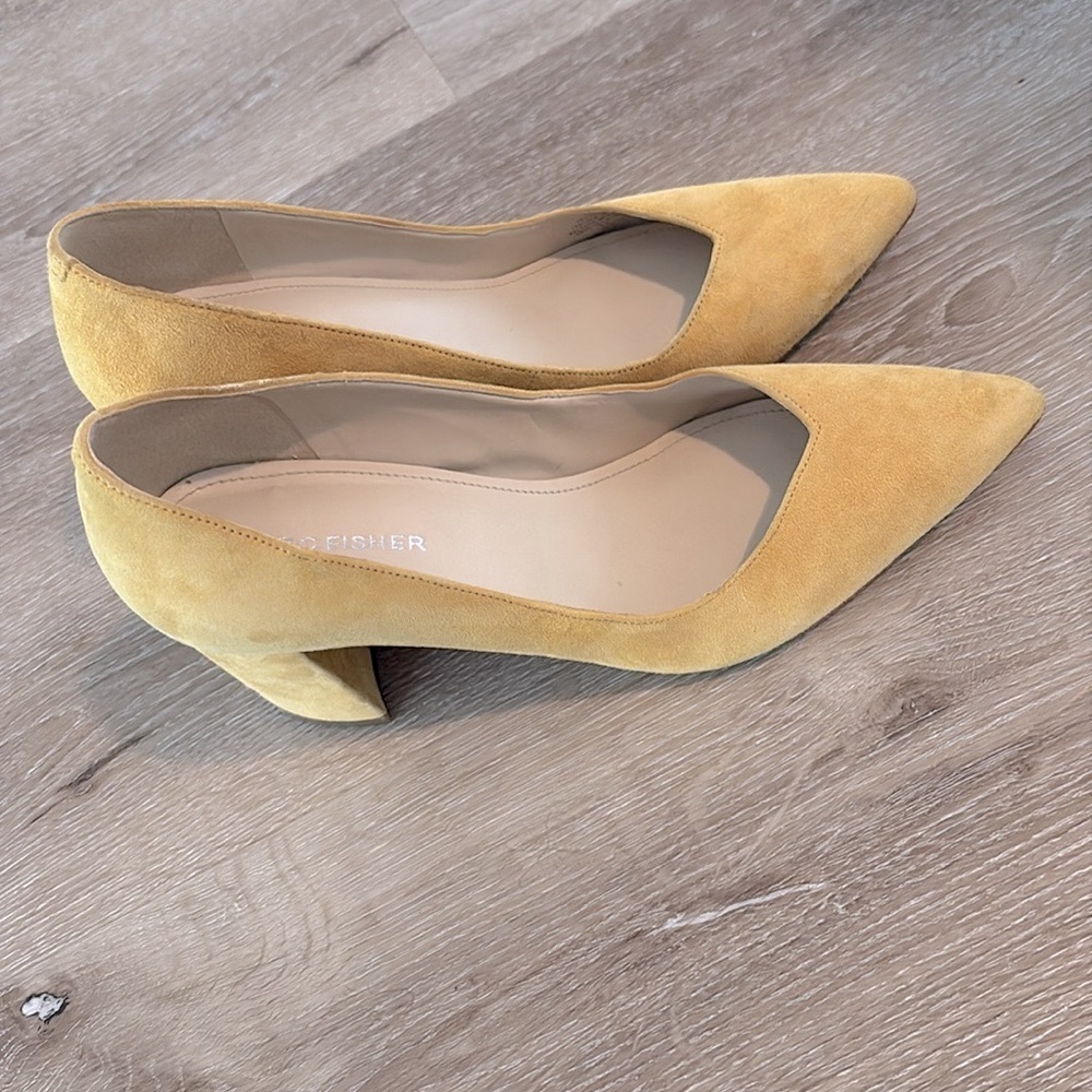 [Marc Fisher] Caitlin Pump Pointed-Toe Block Heel in Yellow Suede Women's Sz 7.0 - Picture 3 of 11